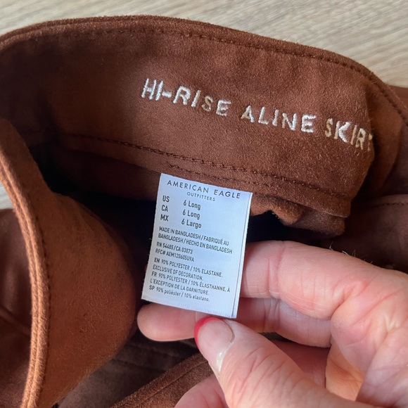 American Eagle Faux Suede Skirt Size 6 L - Picture 4 of 4